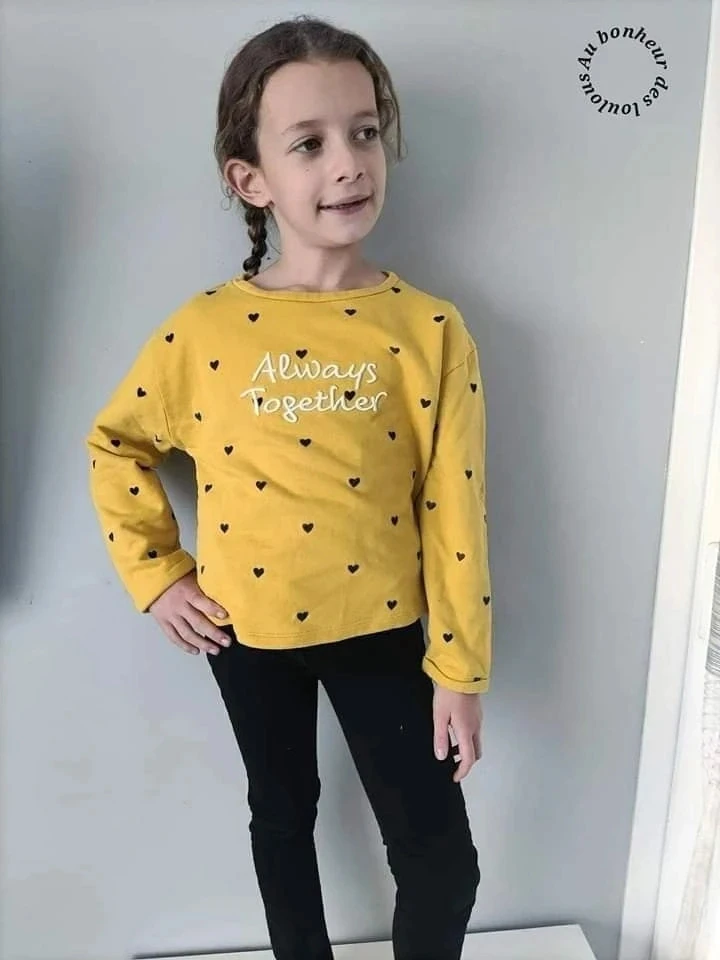 7-8 ans ensemble sweat Okaïdi (8 ans) et pantalon Tape à l'oeil (7 ans)